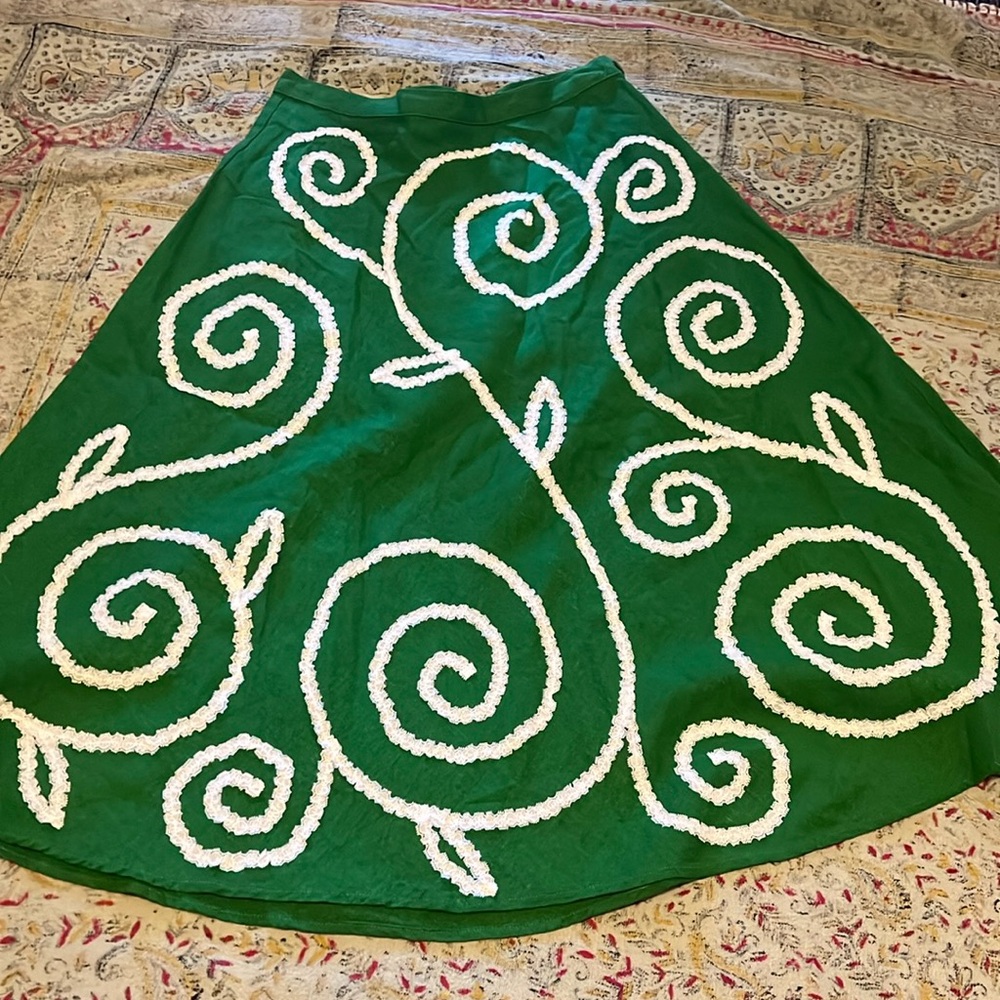 Designer Anna Sui Green skirt lace swirls